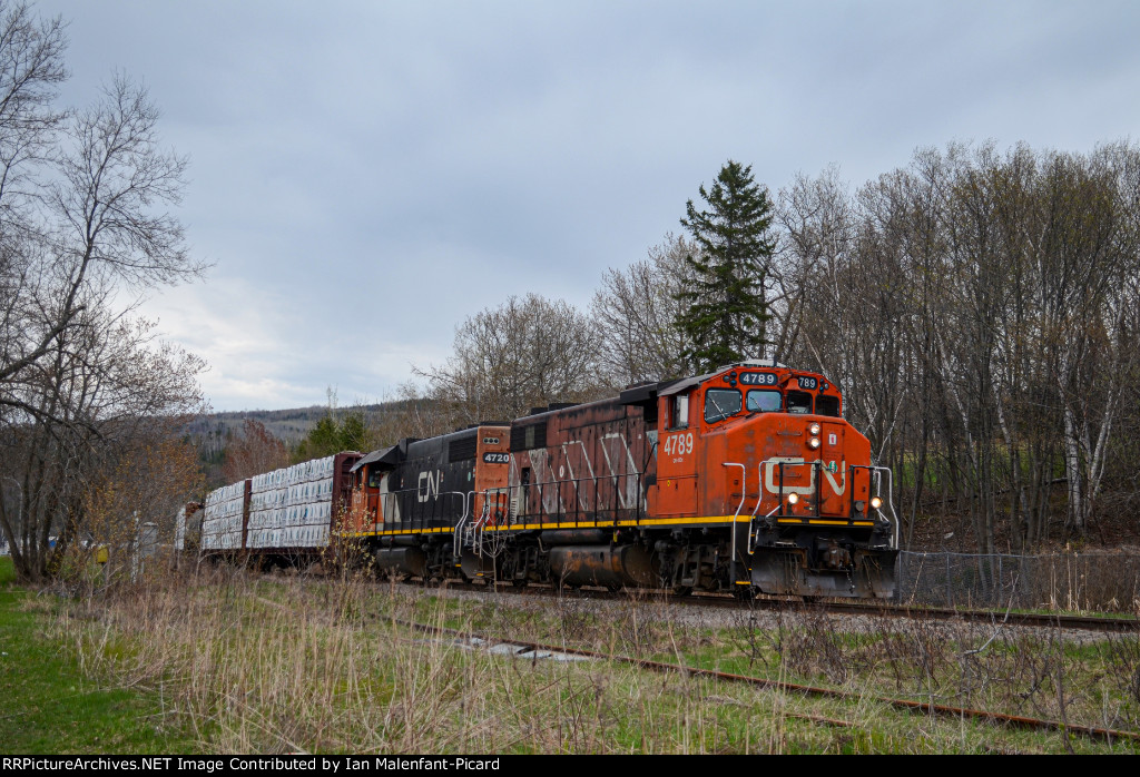 4789 leads CN 564 at Arran Street